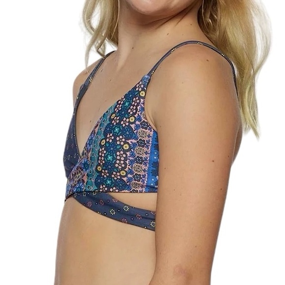 O'Neill Margot Wrap Top - Picture 2 of 13